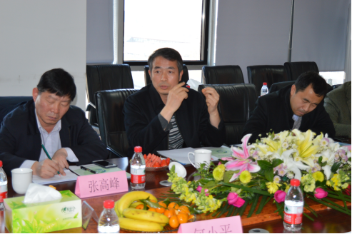 北京市工商聯佘運副主席(中)、張峰處長(左)，北京市統戰(zhàn)部曹杰處長(右)